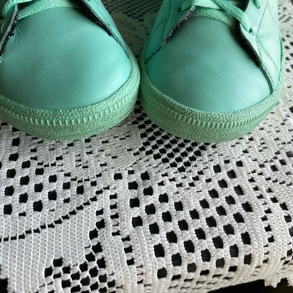 Nike Tennis Classic PRM (GS) Sneakers - Picture 3 of 9